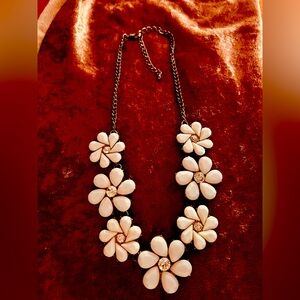 Daisy statement necklace.